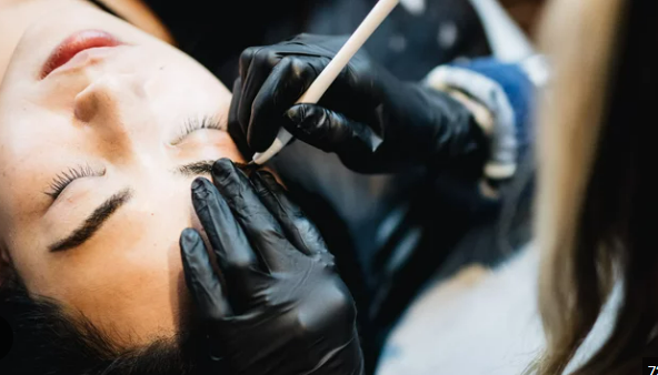 Crafting Artistry: Navigating the World of Eyebrow Microblading Training in Dallas